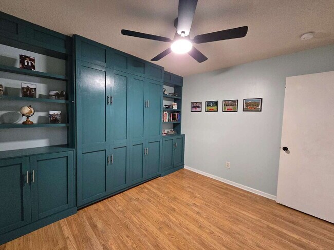 Building Photo - "Charming 3-Bedroom Home with 2 Full Baths in Jacksonville's Cozy Winterberry Court!"