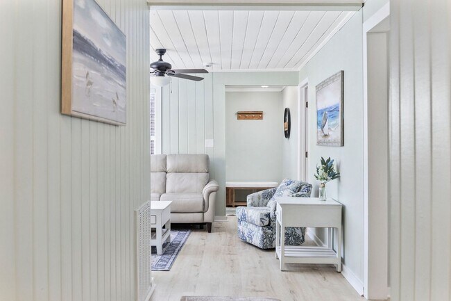 Building Photo - Gorgeous Totally Remodeled 3/2 in Garden C...
