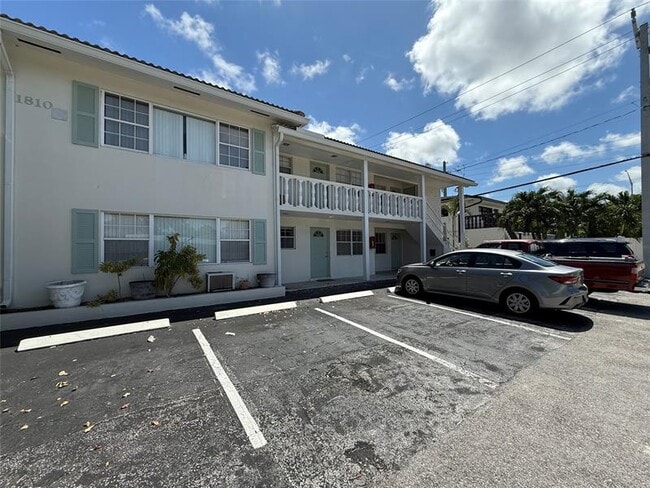 Building Photo - 1810 NE 56th St