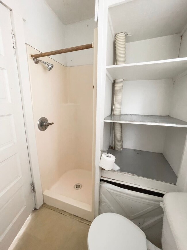 Building Photo - Space, Comfort & Location—Minutes from Ball State