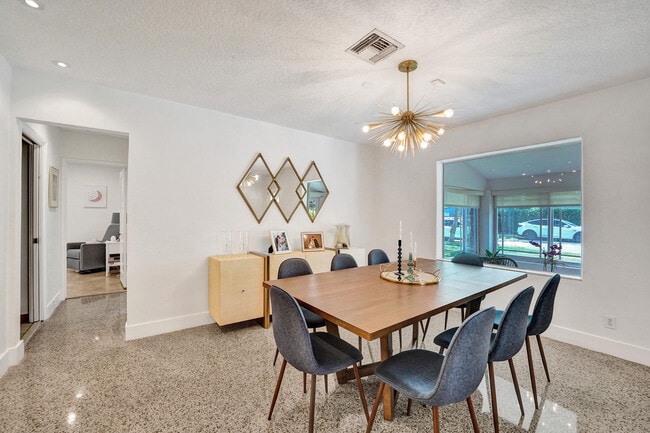 Building Photo - 929 SW 18th Ct