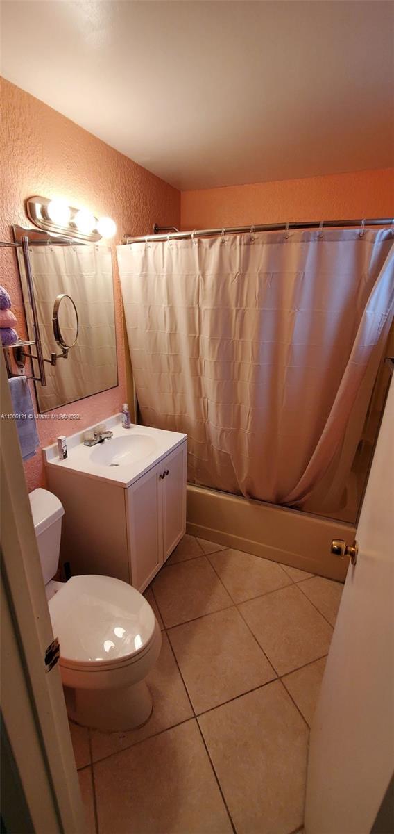 Building Photo - 1679 NE 175th St