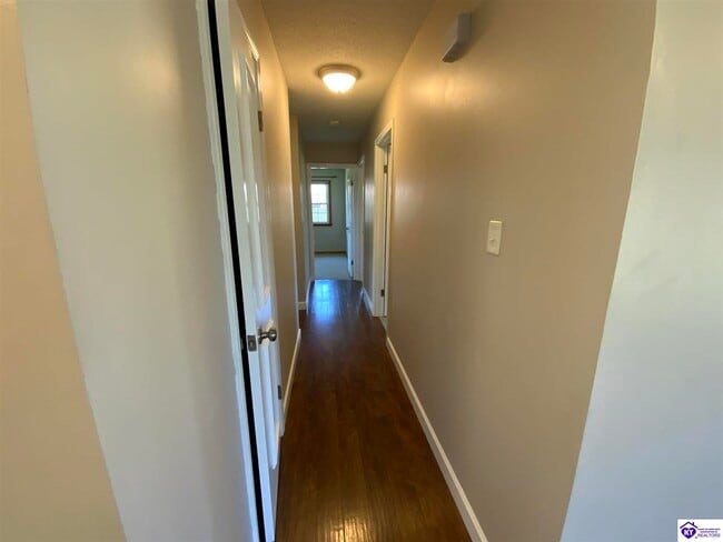 Building Photo - 408 W Crocus Dr