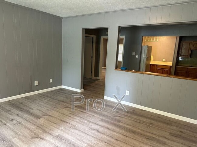 Building Photo - 825 S Cherokee St