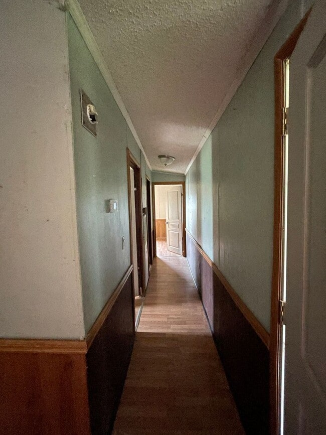 Building Photo - Country living with spacious front and backyard - 3 beds/ 2bath available now