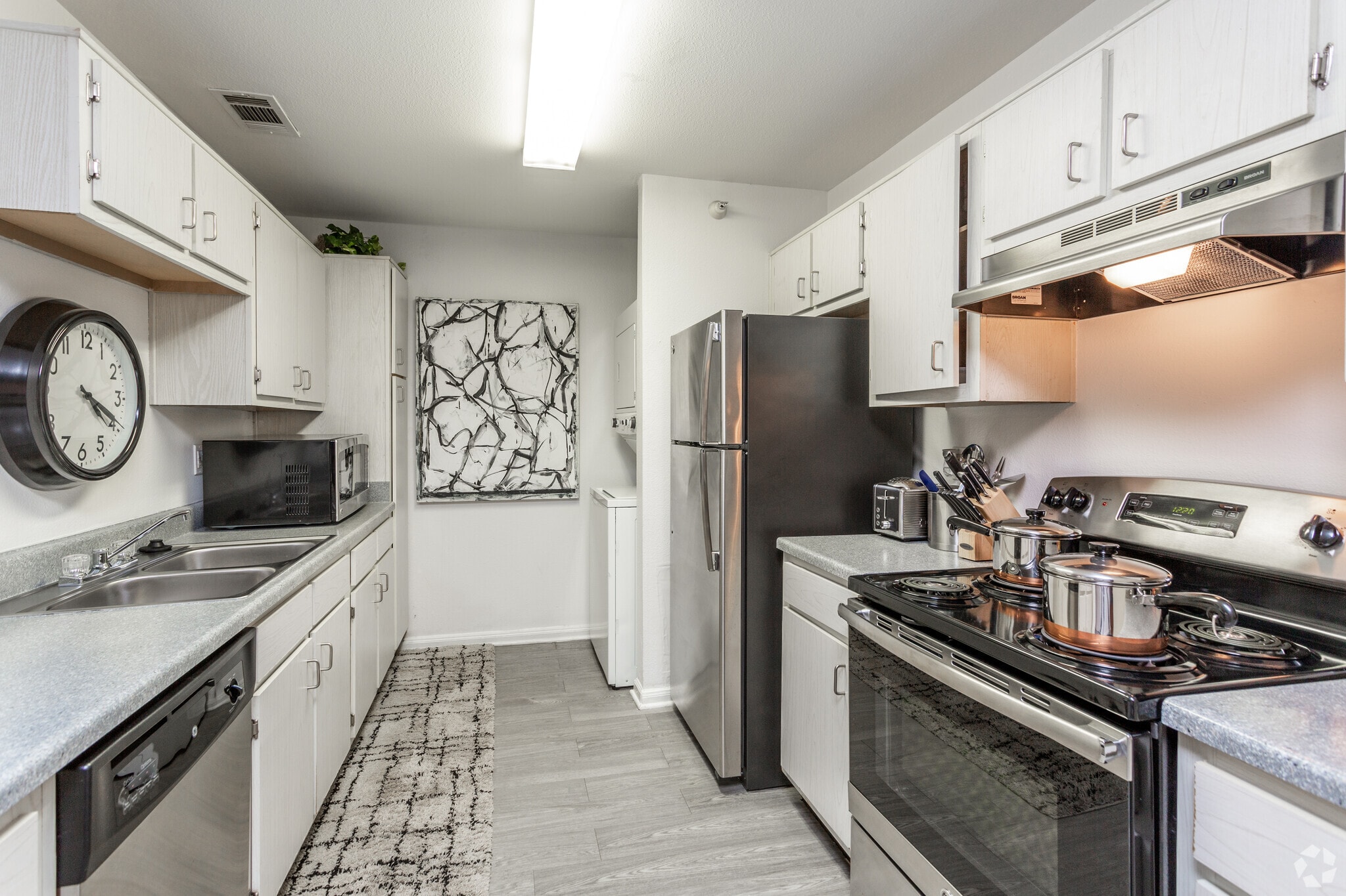 4BR, 4BA - Kitchen - The Madison Apartments