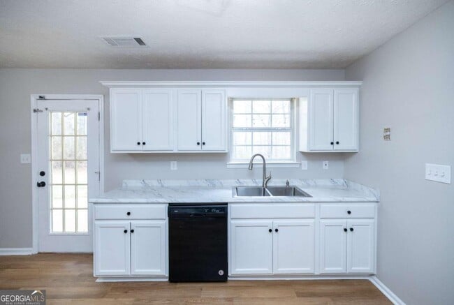 Building Photo - 641 Honey Creek Rd