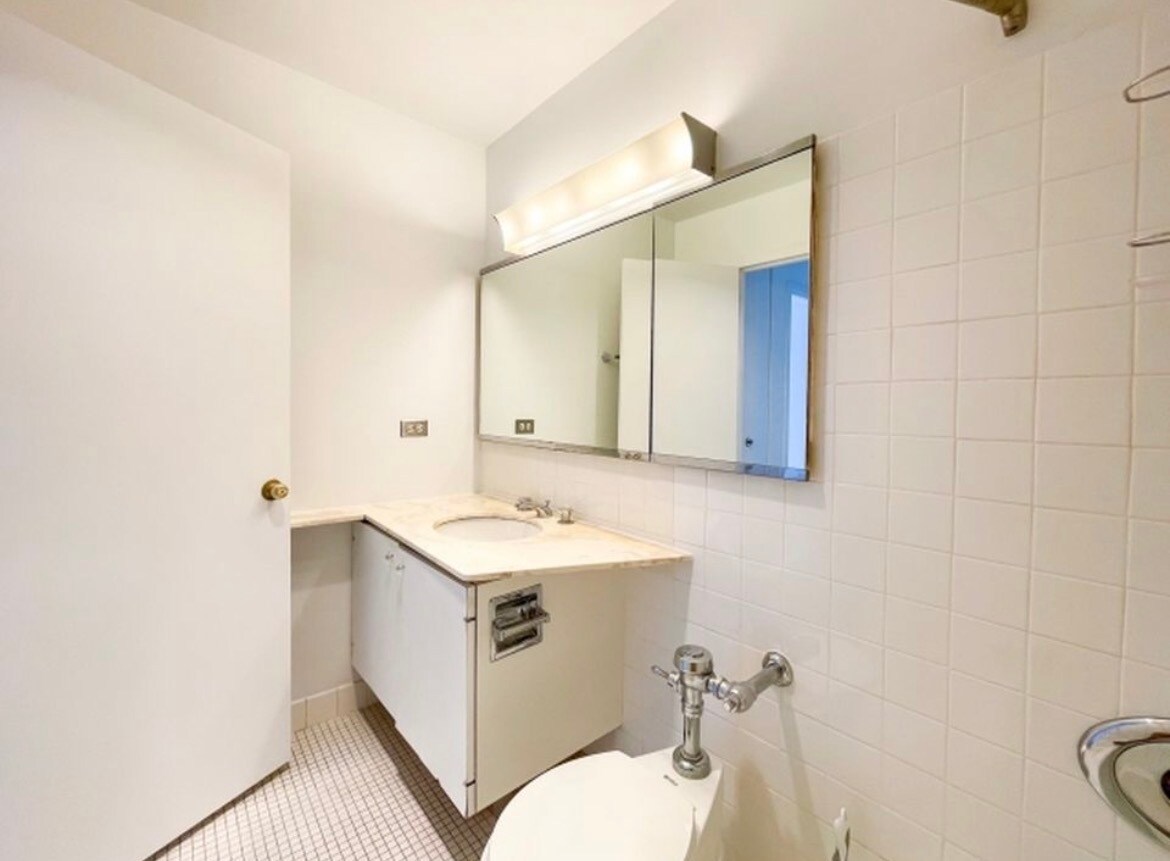 Building Photo - 2800 N Lake Shore Dr