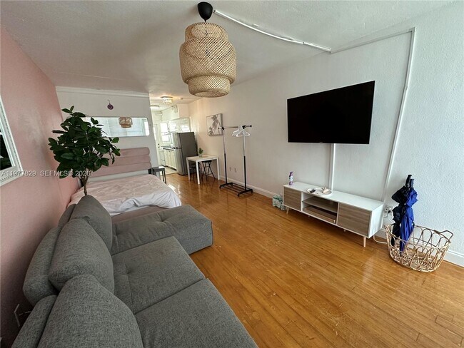 Building Photo - 300 74th St