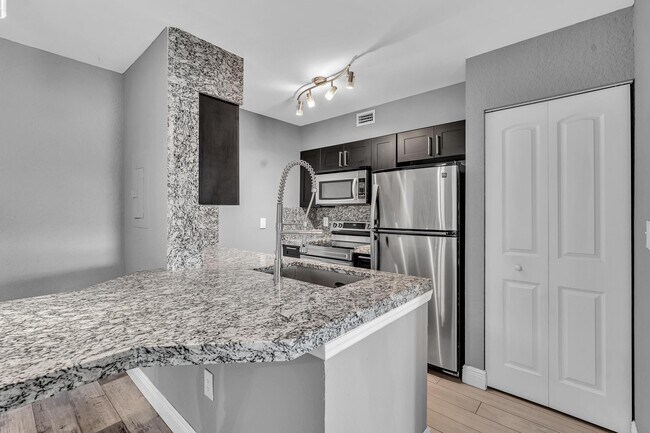 Building Photo - 2803 N Oakland Forest Dr