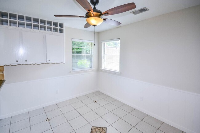 Building Photo - 8407 Edgemoor Dr