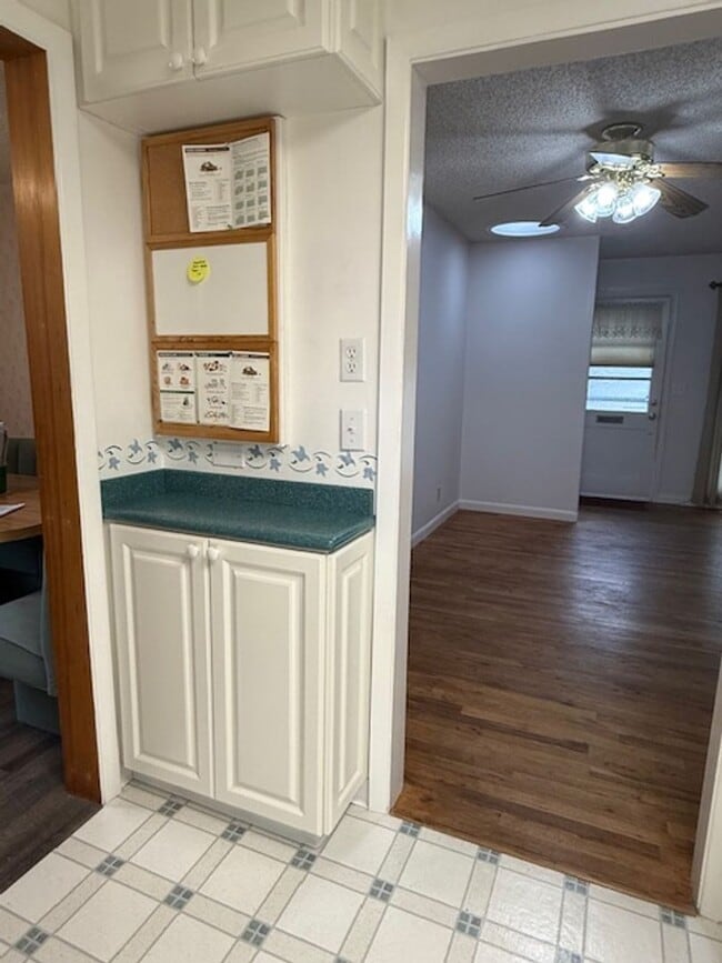 Building Photo - 2 Bedroom 2 Bath Newberg OR 97132 6 Month Lease