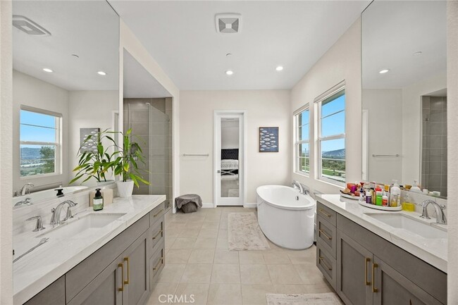 Building Photo - 478 Sycamore Dr