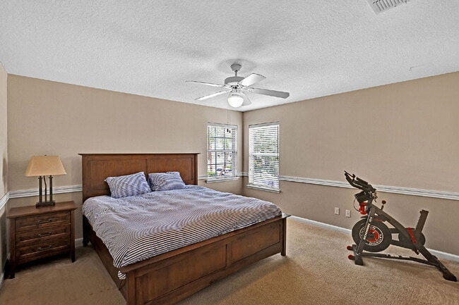 Building Photo - Welcome to your Florida lifestyle! 5 bedro...