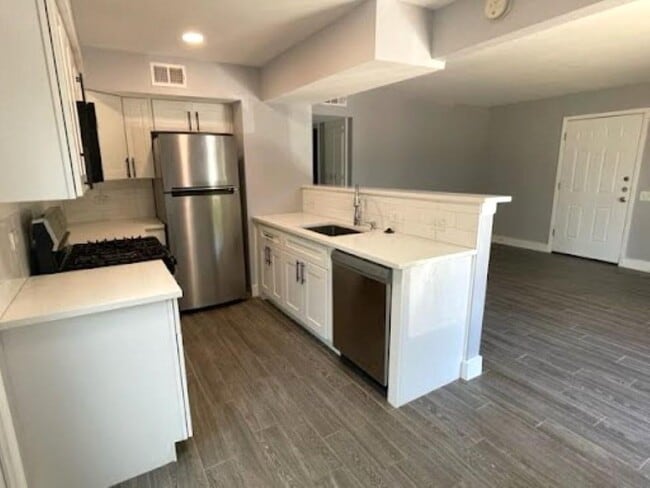 Building Photo - 2504 Manor Cir