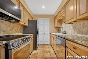 Building Photo - 7701 Wurzbach Rd