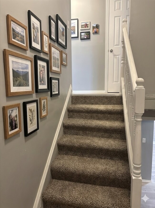 Building Photo - 1453 Diplomat Ln