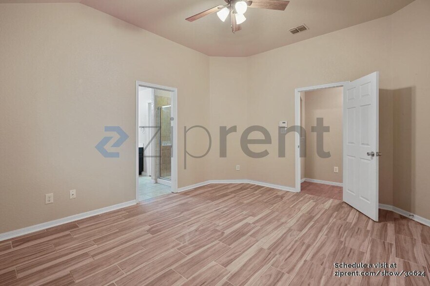 Building Photo - Unit