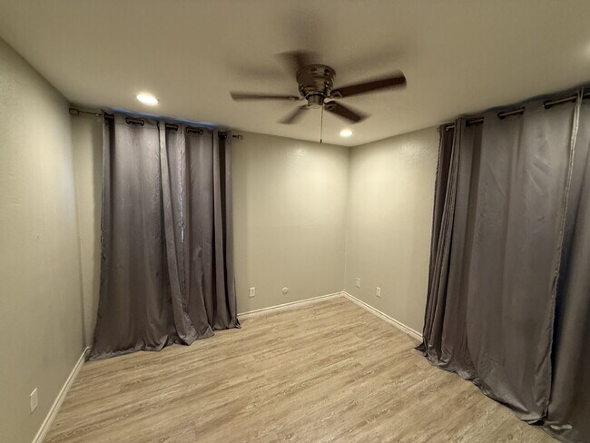 Building Photo - 7522 Holly Hill Dr