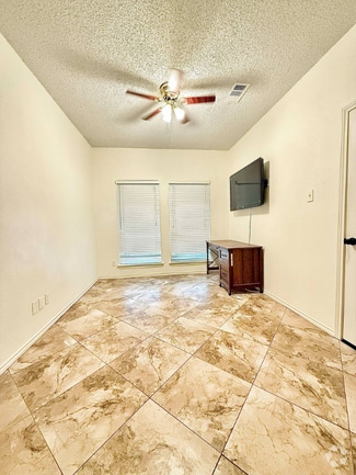 Building Photo - 1405 Ridgemoor Ln