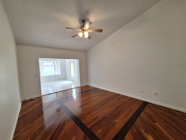 Building Photo - Spacious 4-Bed, 3-Bath Belle Isle Home wit...