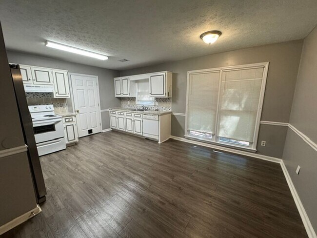Building Photo - 108 Wolverine Ct