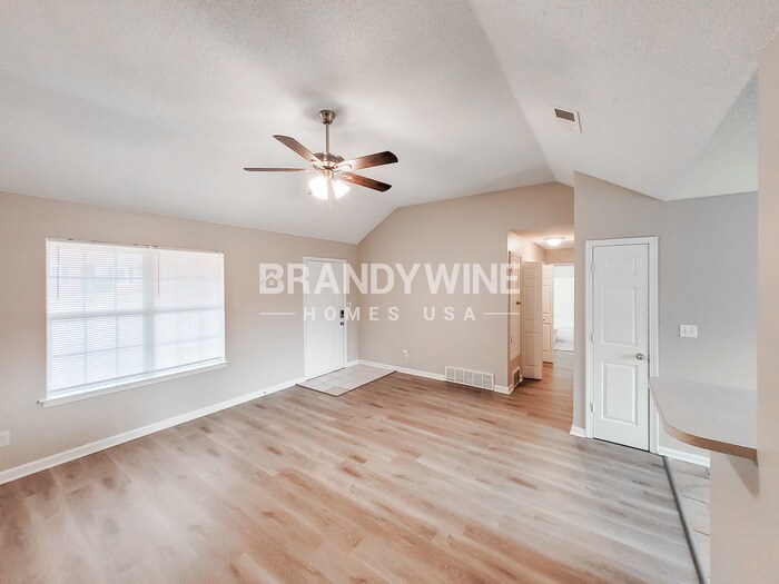 Building Photo - 4613 Sun Ridge Dr