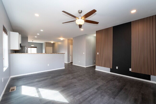 Building Photo - 575 Solano Dr