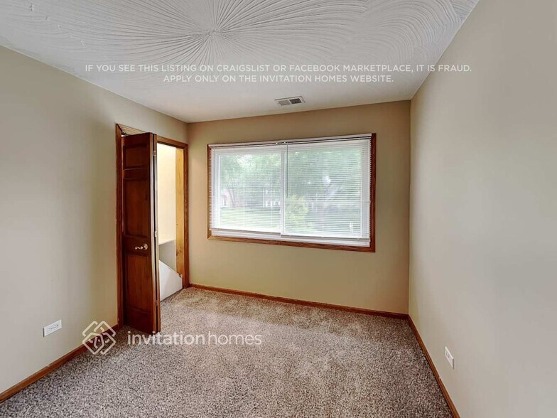Building Photo - 721 Westshore Dr