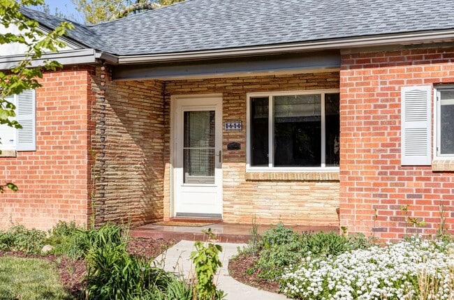 Building Photo - Spectacular 3-Bedroom, 2-Bathroom Home – M...