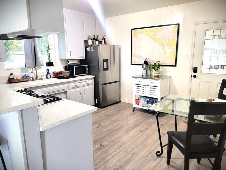 Building Photo - 211 13th St