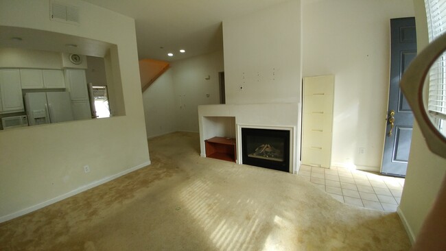 Building Photo - 844 Towne Dr