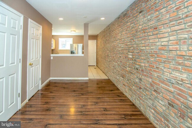 Building Photo - 1306 S Carey St