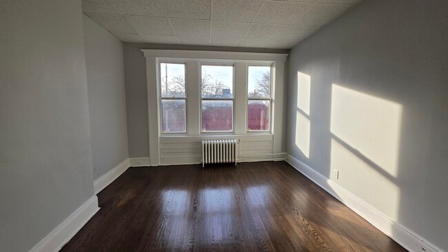 Building Photo - 722 West Side Ave