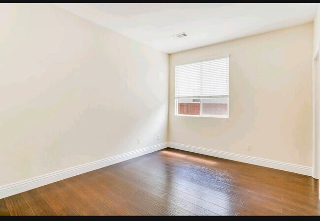 Bedroom 1 downstairs - 7172 Wild Lilac Ct