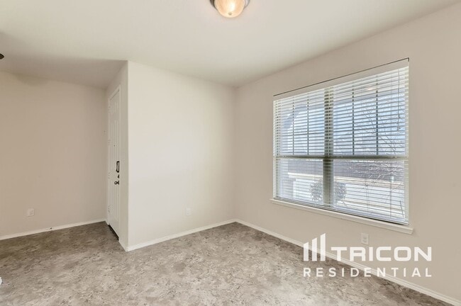 Building Photo - 1307 Hidden Valley Dr