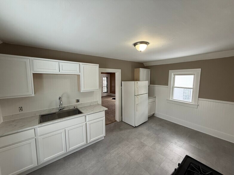 Building Photo - 121 N 8th St