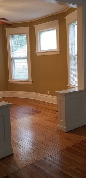 Building Photo - 1015 17th Ave N