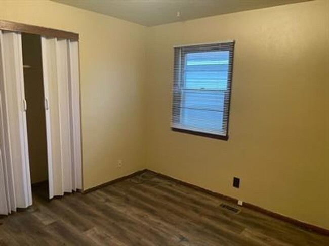 Building Photo - 1405 Holly Hill Dr