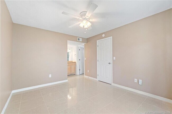 Building Photo - 3218 SE Aster Ln