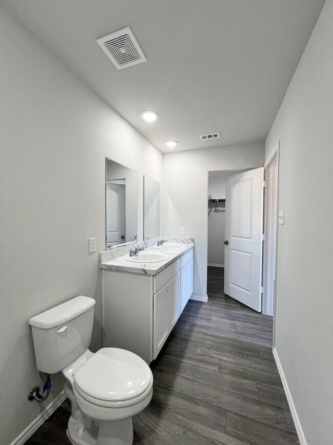 Building Photo - New Home in New Tolar Oaks Neighborhood