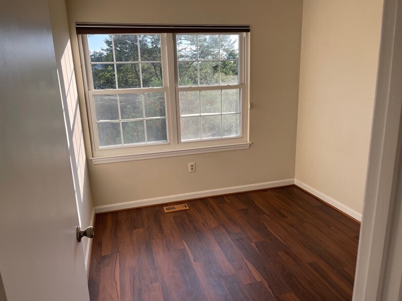 Building Photo - 846 Bayridge Dr