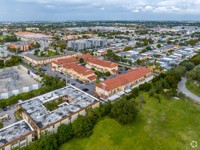 210-240 W 68th St Hialeah, FL 33014 - Villa Andalucia