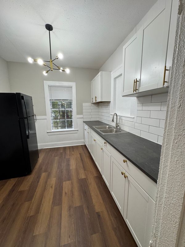 Building Photo - 1459 W 23rd St