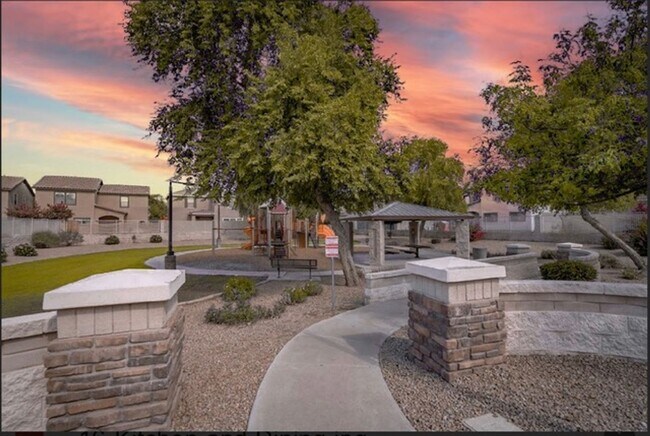 Building Photo - Nice 3 Bedroom Home In Phoenix