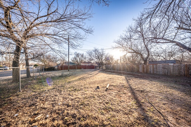 Building Photo - 1702 NW Euclid Ave