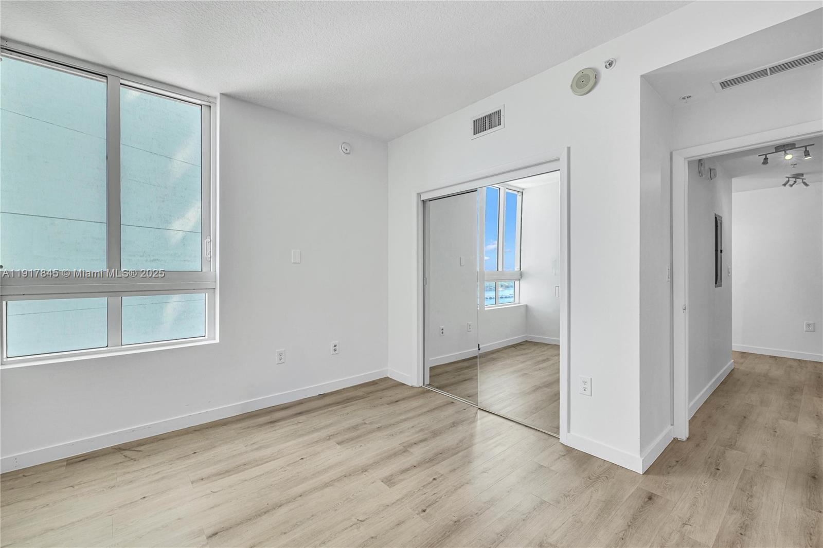 Building Photo - 1900 N Bayshore Dr