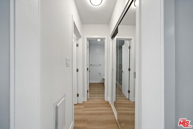 Building Photo - 305 San Vicente Blvd