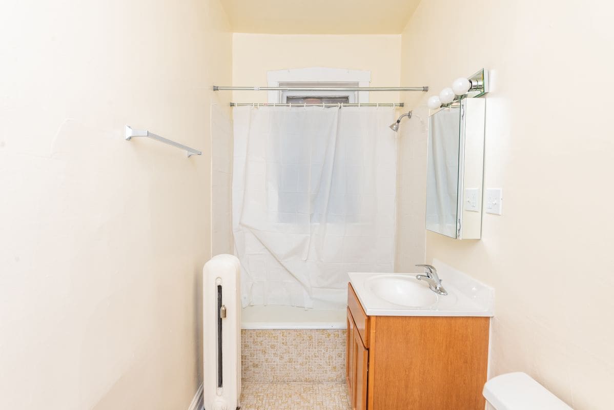 Building Photo - 2480 N Lincoln Ave