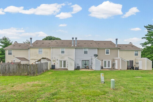 Building Photo - 105 Greenland Ct